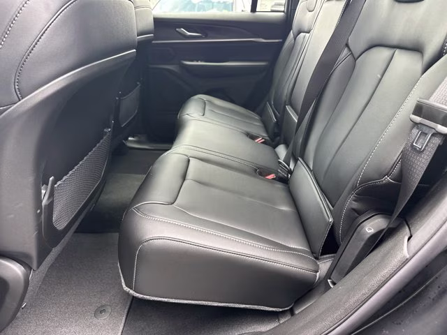 2026 Diamond Black Crystal Pearlcoat Jeep Grand Cherokee Limited RWD SUV