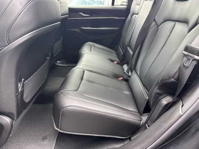 2026 Diamond Black Crystal Pearlcoat Jeep Grand Cherokee Limited RWD SUV