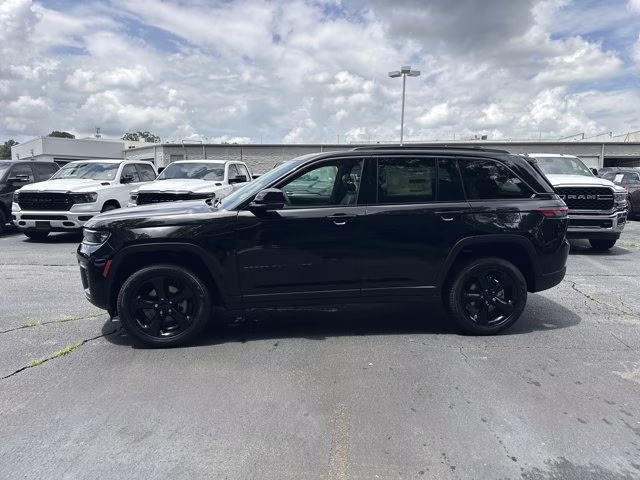 2026 Diamond Black Crystal Pearlcoat Jeep Grand Cherokee Limited RWD SUV