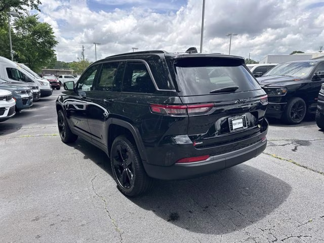 2026 Diamond Black Crystal Pearlcoat Jeep Grand Cherokee Limited RWD SUV