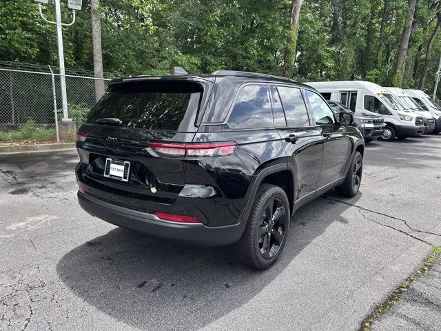 2026 Diamond Black Crystal Pearlcoat Jeep Grand Cherokee Limited RWD SUV
