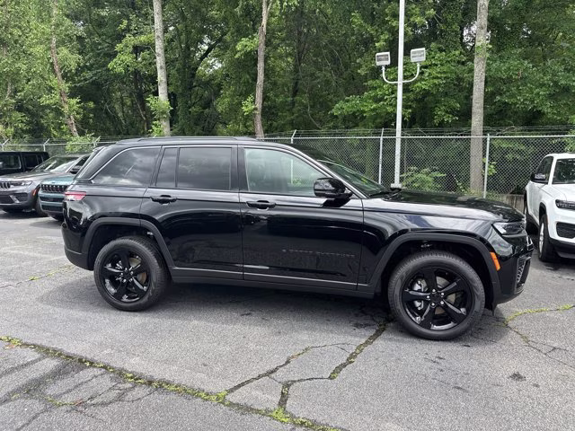 2026 Diamond Black Crystal Pearlcoat Jeep Grand Cherokee Limited RWD SUV