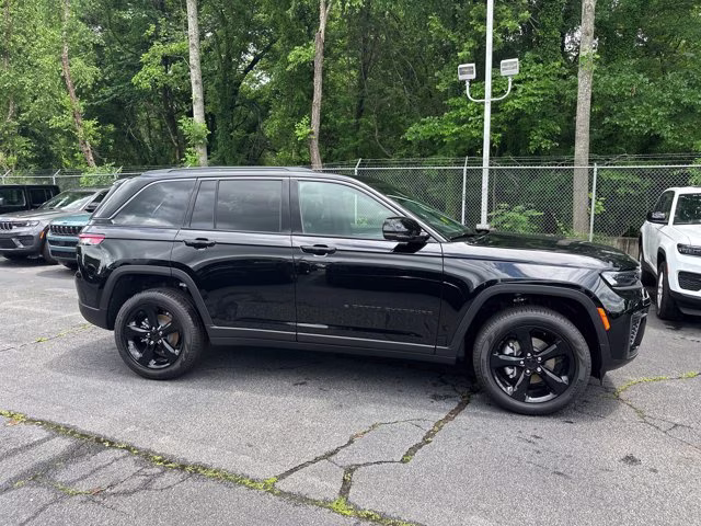 2026 Diamond Black Crystal Pearlcoat Jeep Grand Cherokee Limited RWD SUV