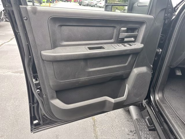 2026 Diamond Black Crystal Pearlcoat Ram 2500 Black Express 4X4 Truck