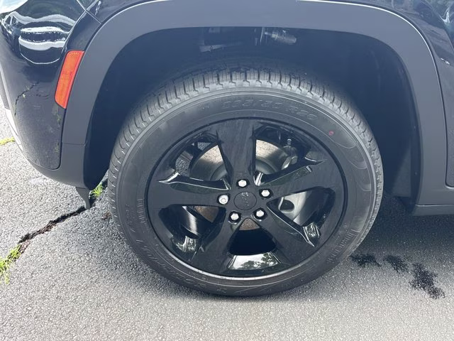 2026 Diamond Black Crystal Pearlcoat Jeep Grand Cherokee Limited RWD SUV