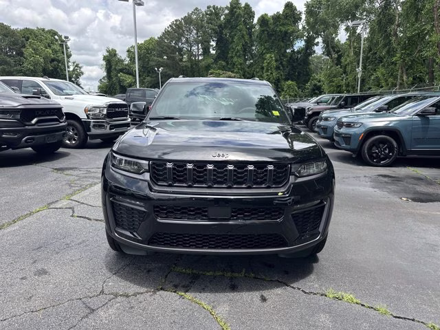 2026 Diamond Black Crystal Pearlcoat Jeep Grand Cherokee Limited RWD SUV