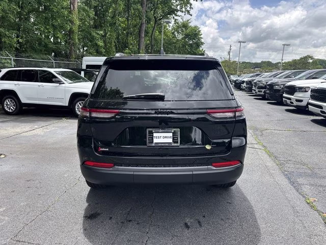 2026 Diamond Black Crystal Pearlcoat Jeep Grand Cherokee Limited RWD SUV