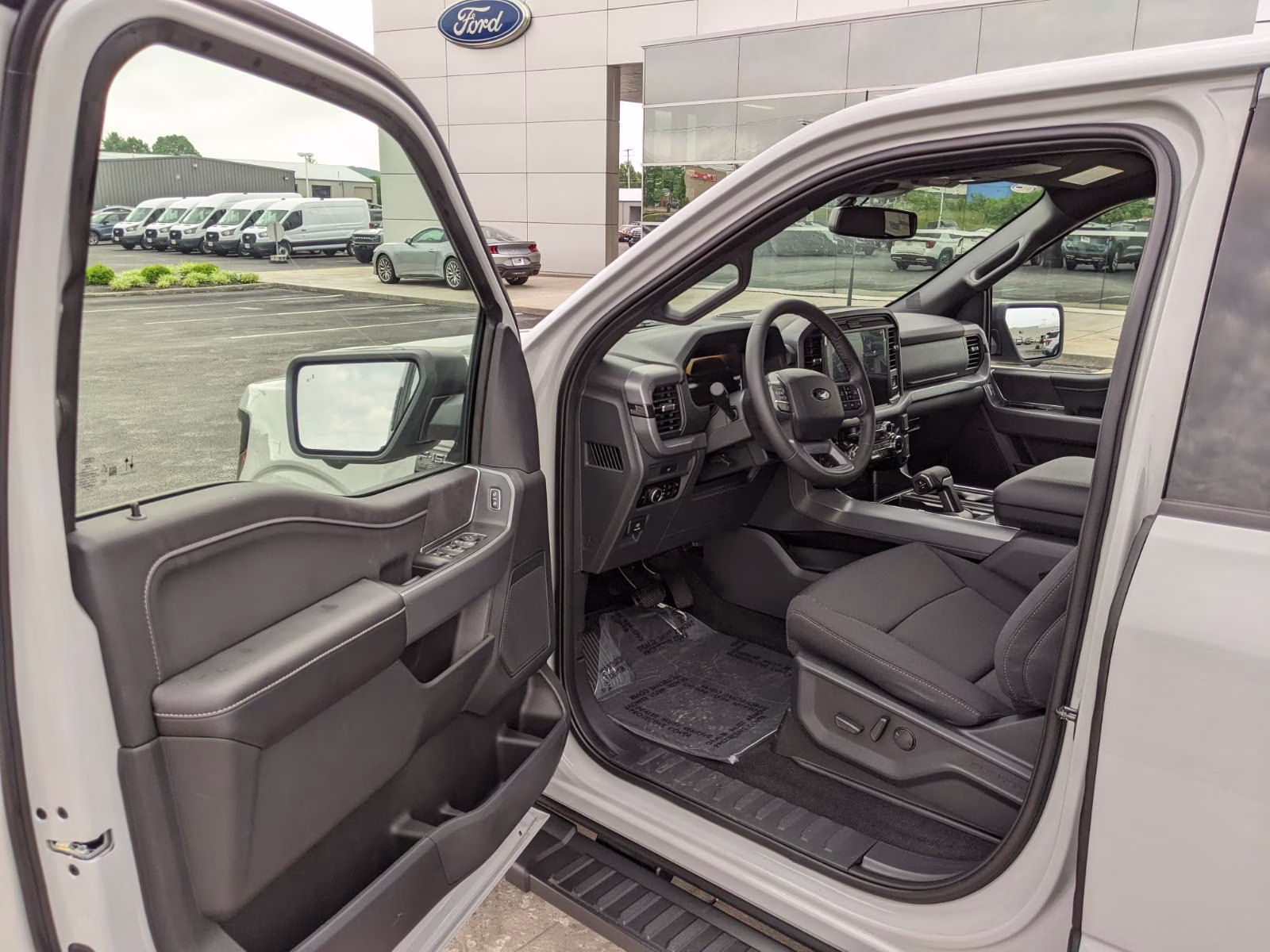 2026 Avalanche Gray Ford F-150 XLT 4X4 Truck