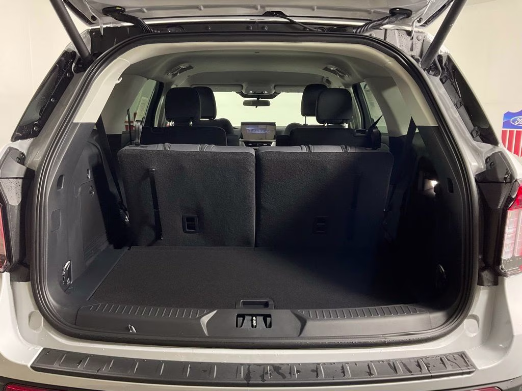 2026 White Metallic Ford Explorer Active RWD SUV