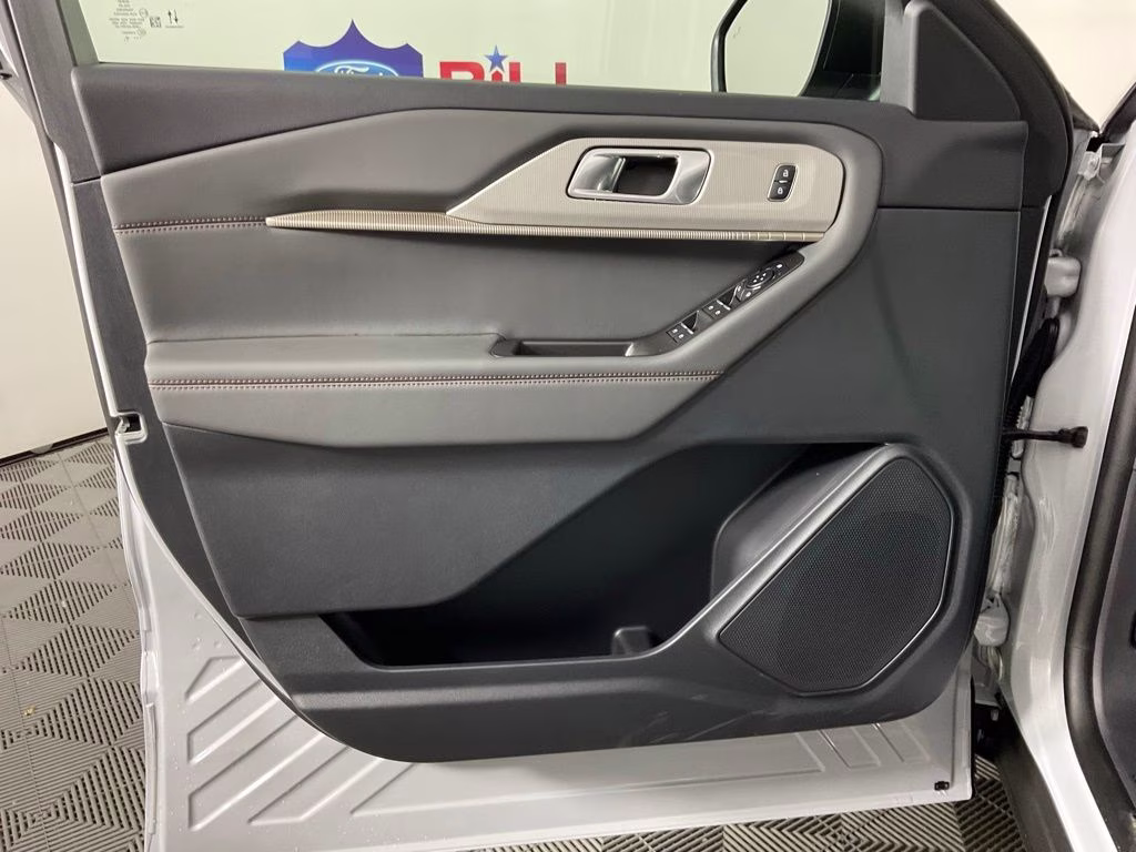 2026 White Metallic Ford Explorer Active RWD SUV