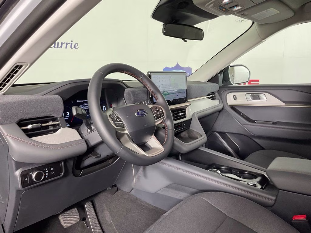 2026 White Metallic Ford Explorer Active RWD SUV