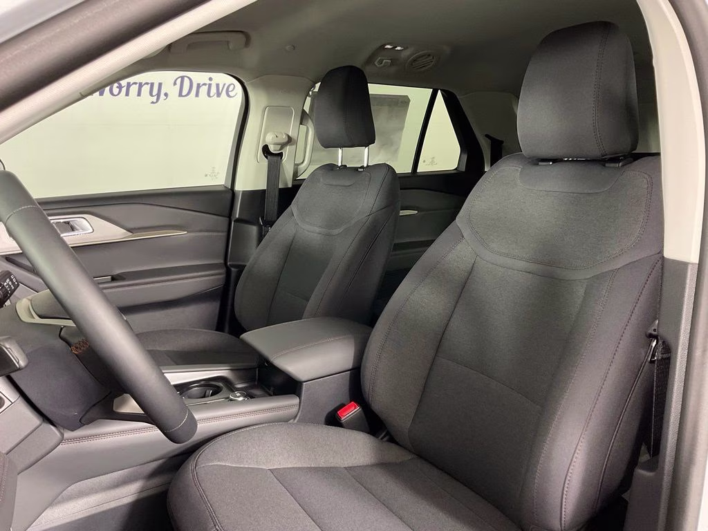 2026 White Metallic Ford Explorer Active RWD SUV