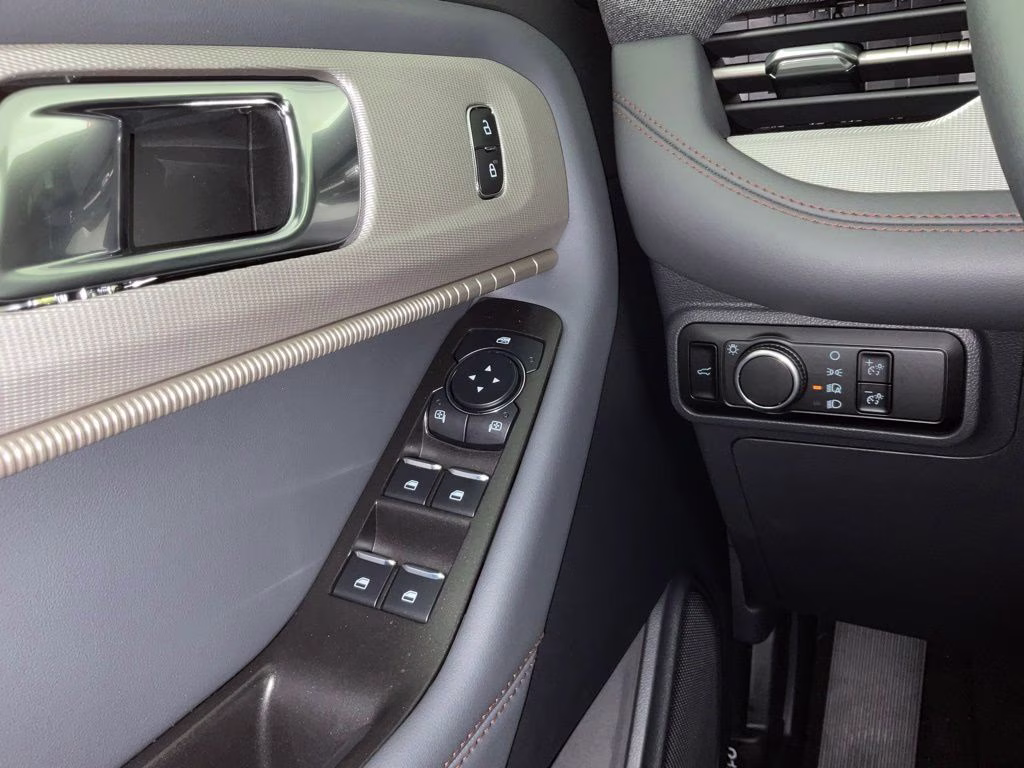 2026 White Metallic Ford Explorer Active RWD SUV
