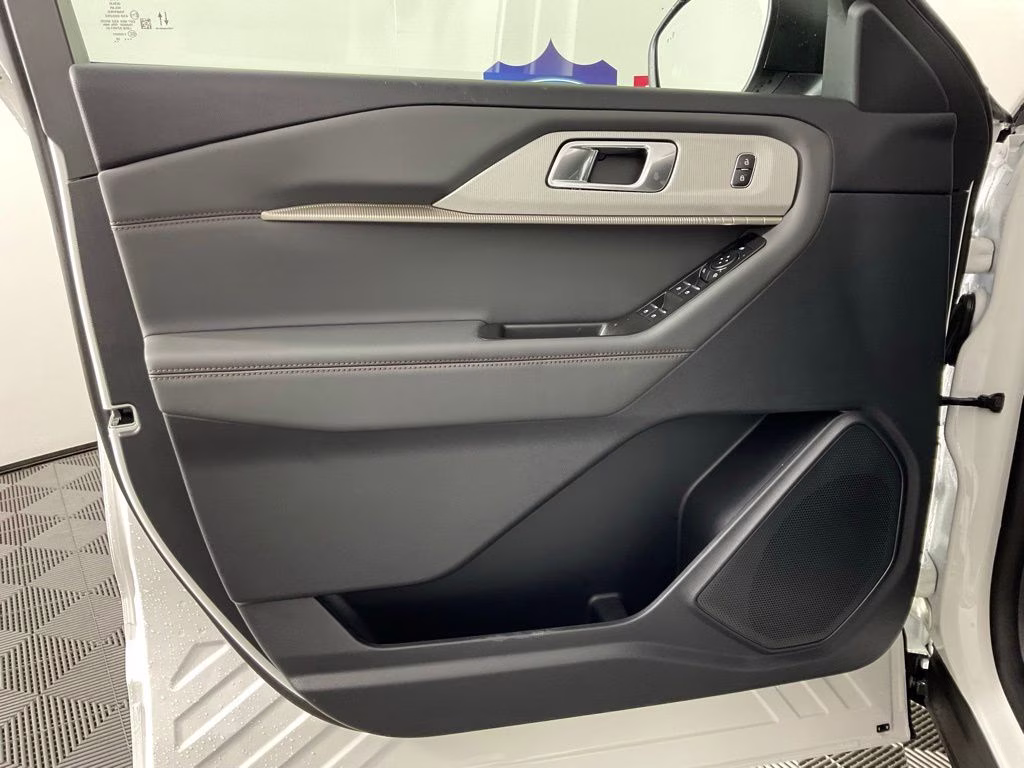 2026 White Metallic Ford Explorer Active RWD SUV
