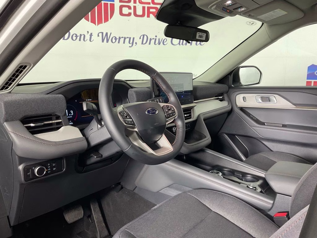 2026 White Metallic Ford Explorer Active RWD SUV