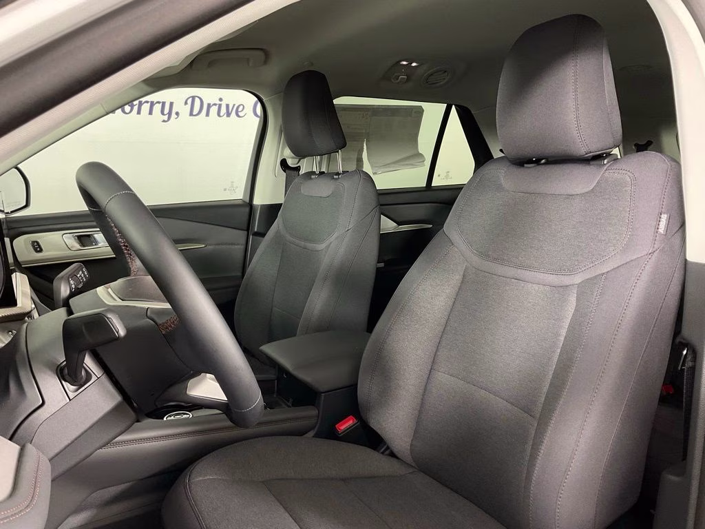 2026 White Metallic Ford Explorer Active RWD SUV