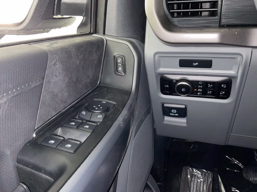 2026 Avalanche Ford F-150 XLT RWD Truck