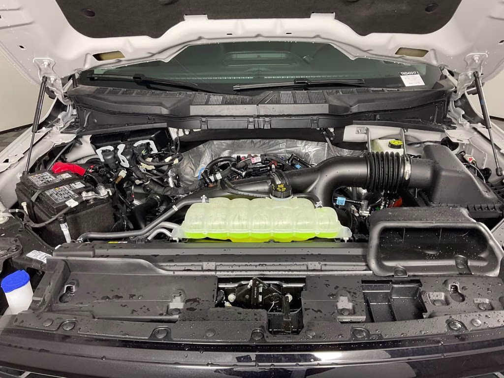 2026 Avalanche Ford F-150 XLT RWD Truck