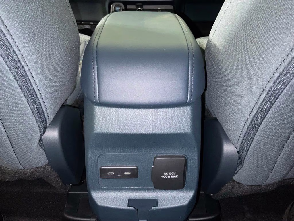 2026 Oxford White Ford Maverick XLT FWD Truck