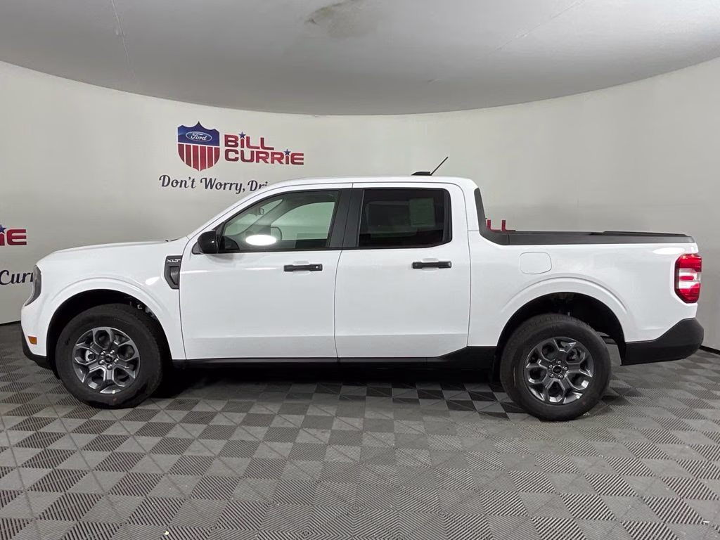 2026 Oxford White Ford Maverick XLT FWD Truck