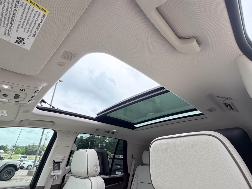 2021 White Frost Tricoat GMC Yukon Denali RWD SUV