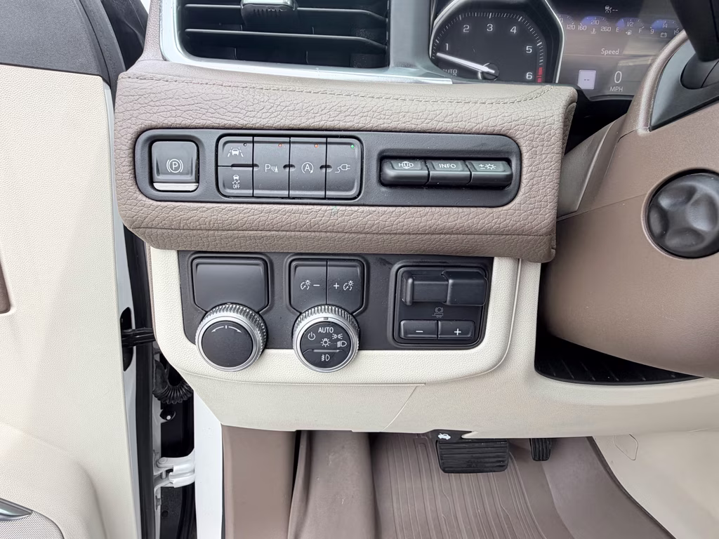 2021 White Frost Tricoat GMC Yukon Denali RWD SUV
