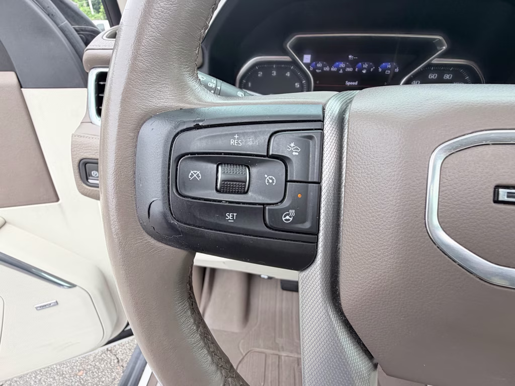 2021 White Frost Tricoat GMC Yukon Denali RWD SUV