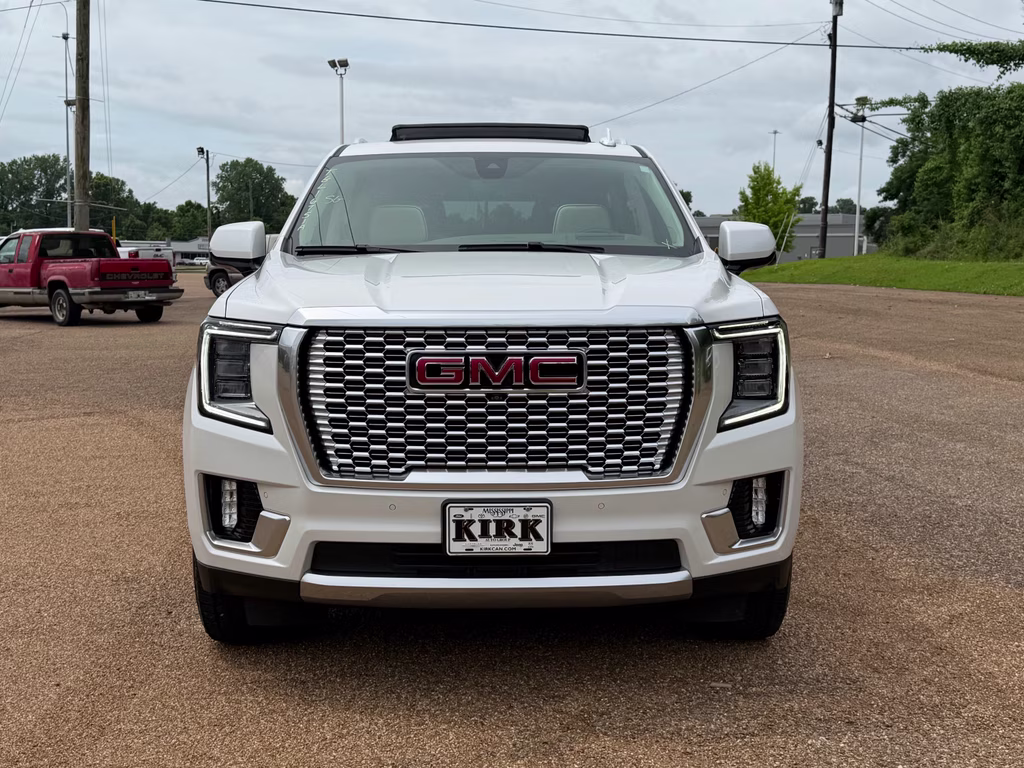 2021 White Frost Tricoat GMC Yukon Denali RWD SUV