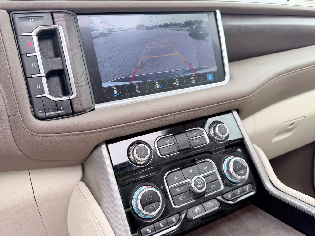 2021 White Frost Tricoat GMC Yukon Denali RWD SUV