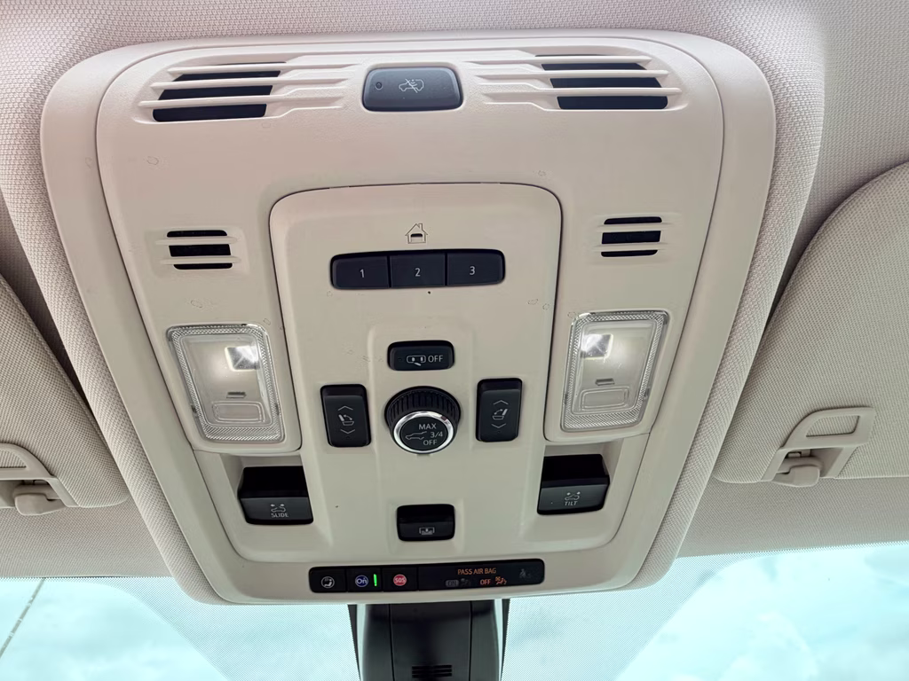 2021 White Frost Tricoat GMC Yukon Denali RWD SUV
