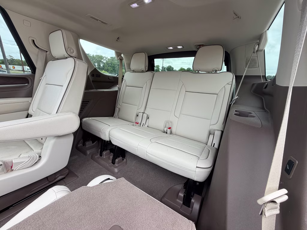 2021 White Frost Tricoat GMC Yukon Denali RWD SUV