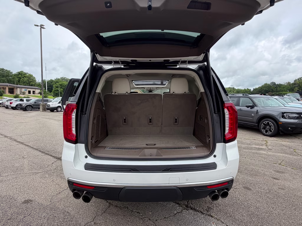 2021 White Frost Tricoat GMC Yukon Denali RWD SUV