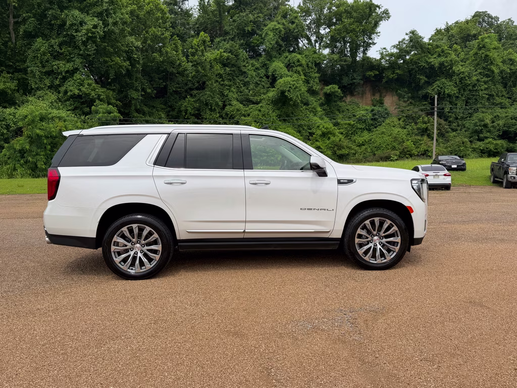 2021 White Frost Tricoat GMC Yukon Denali RWD SUV