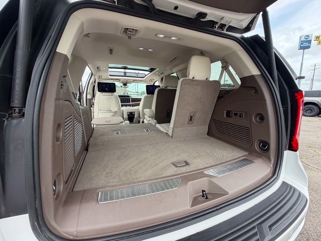 2021 White Frost Tricoat GMC Yukon Denali RWD SUV