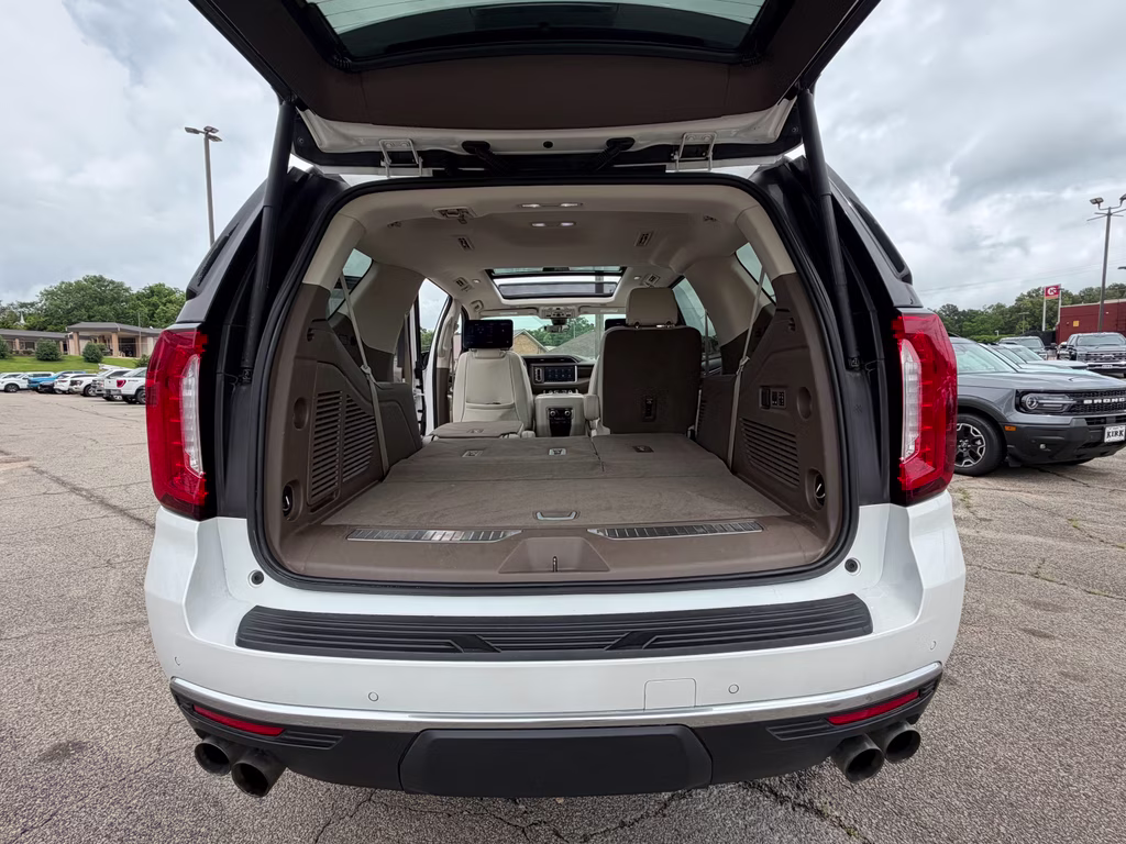 2021 White Frost Tricoat GMC Yukon Denali RWD SUV