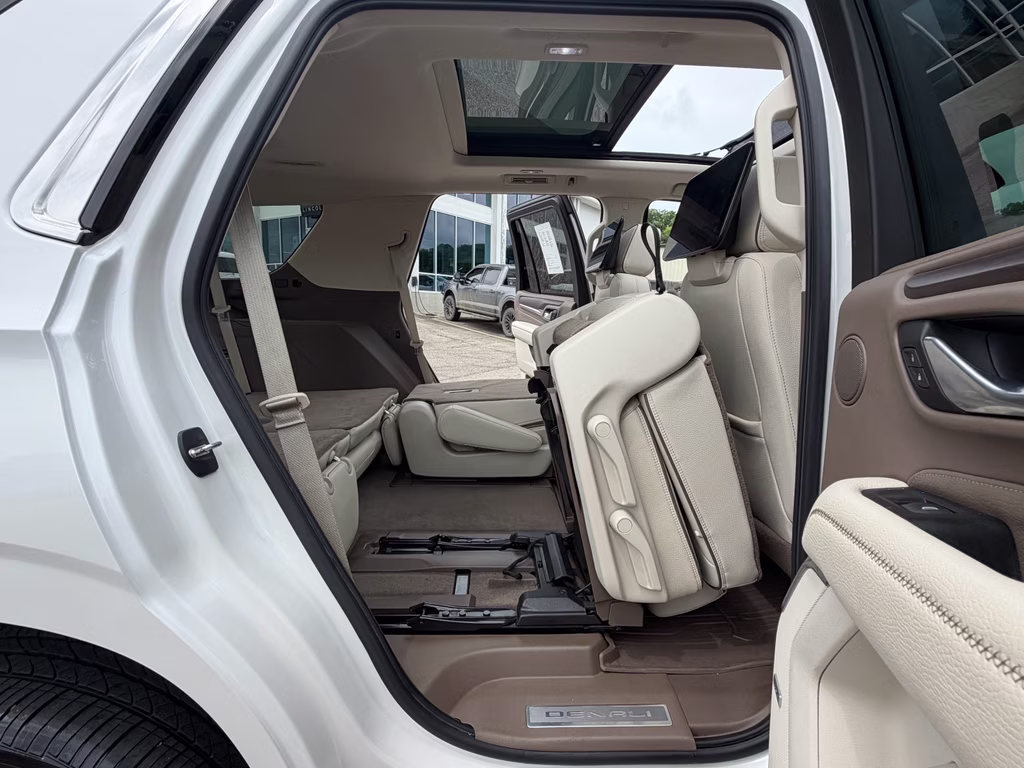 2021 White Frost Tricoat GMC Yukon Denali RWD SUV