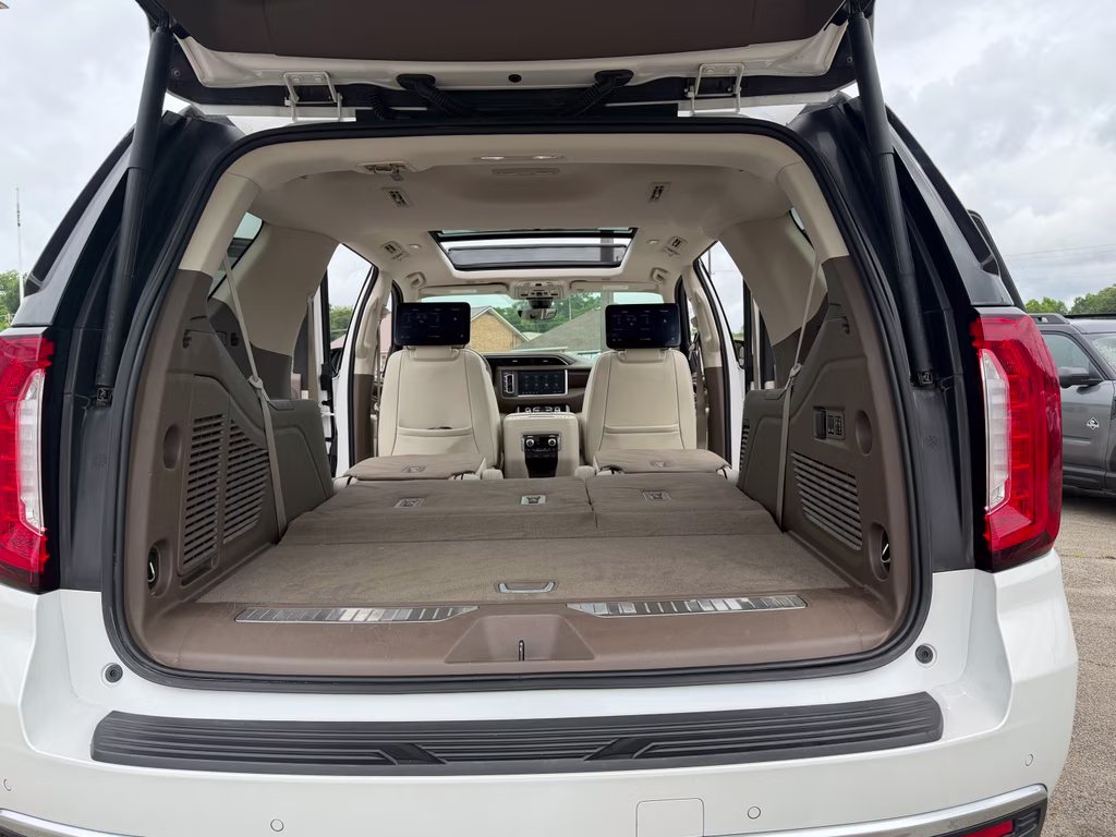 2021 White Frost Tricoat GMC Yukon Denali RWD SUV
