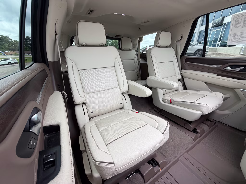 2021 White Frost Tricoat GMC Yukon Denali RWD SUV