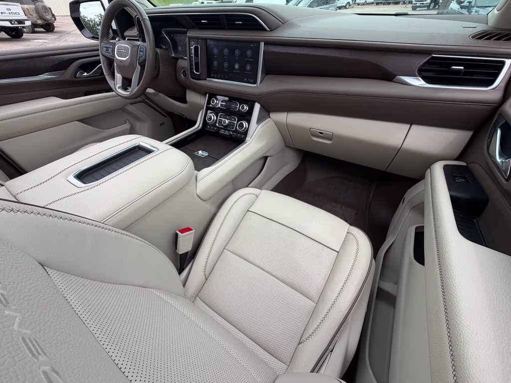 2021 White Frost Tricoat GMC Yukon Denali RWD SUV