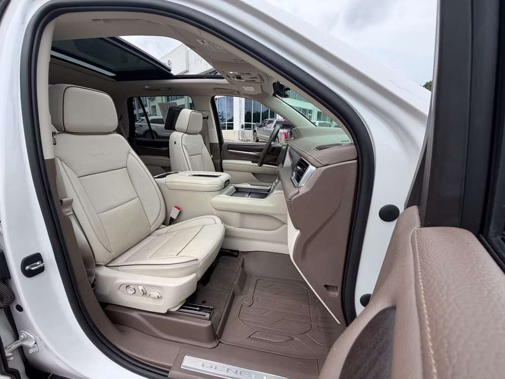 2021 White Frost Tricoat GMC Yukon Denali RWD SUV