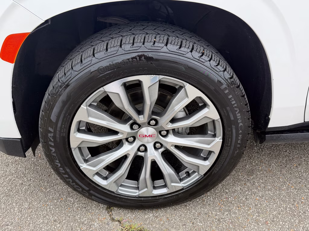 2021 White Frost Tricoat GMC Yukon Denali RWD SUV