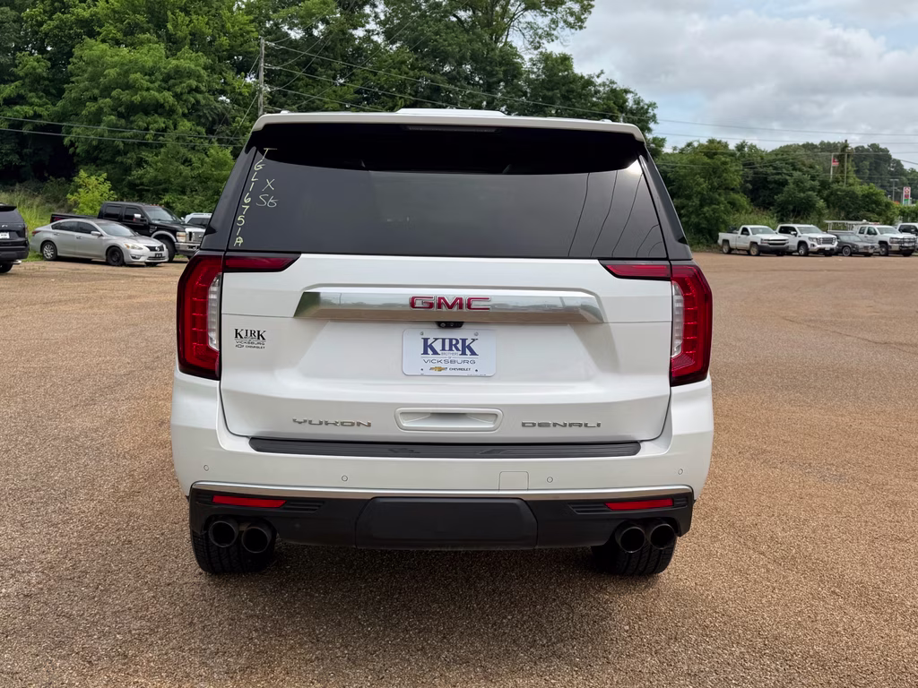 2021 White Frost Tricoat GMC Yukon Denali RWD SUV