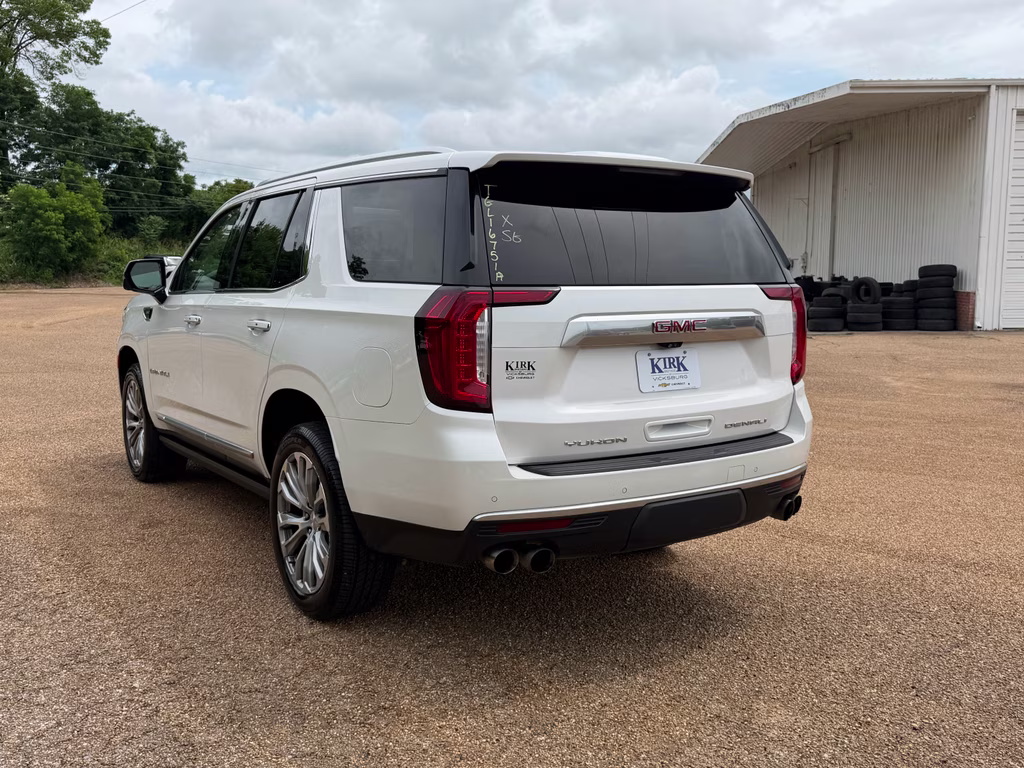 2021 White Frost Tricoat GMC Yukon Denali RWD SUV