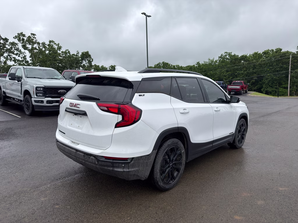 2021 Summit White GMC Terrain SLT FWD SUV