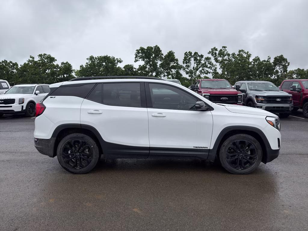 2021 Summit White GMC Terrain SLT FWD SUV