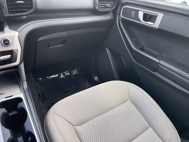 2021 Oxford White Ford Explorer Base RWD SUV