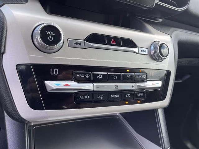 2021 Oxford White Ford Explorer Base RWD SUV
