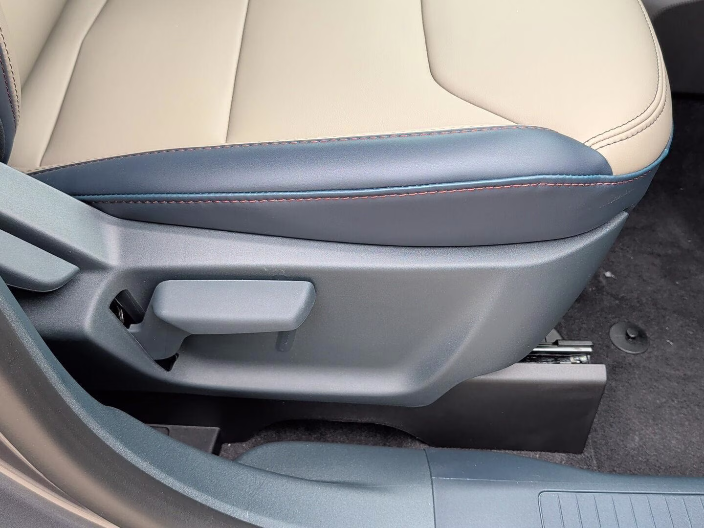 2026 Carbonized Gray Metallic Ford Maverick LARIAT AWD Truck