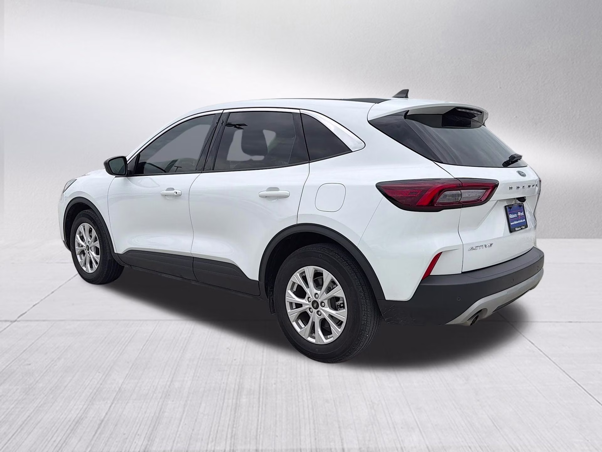 2024 Oxford White Ford Escape Active FWD SUV