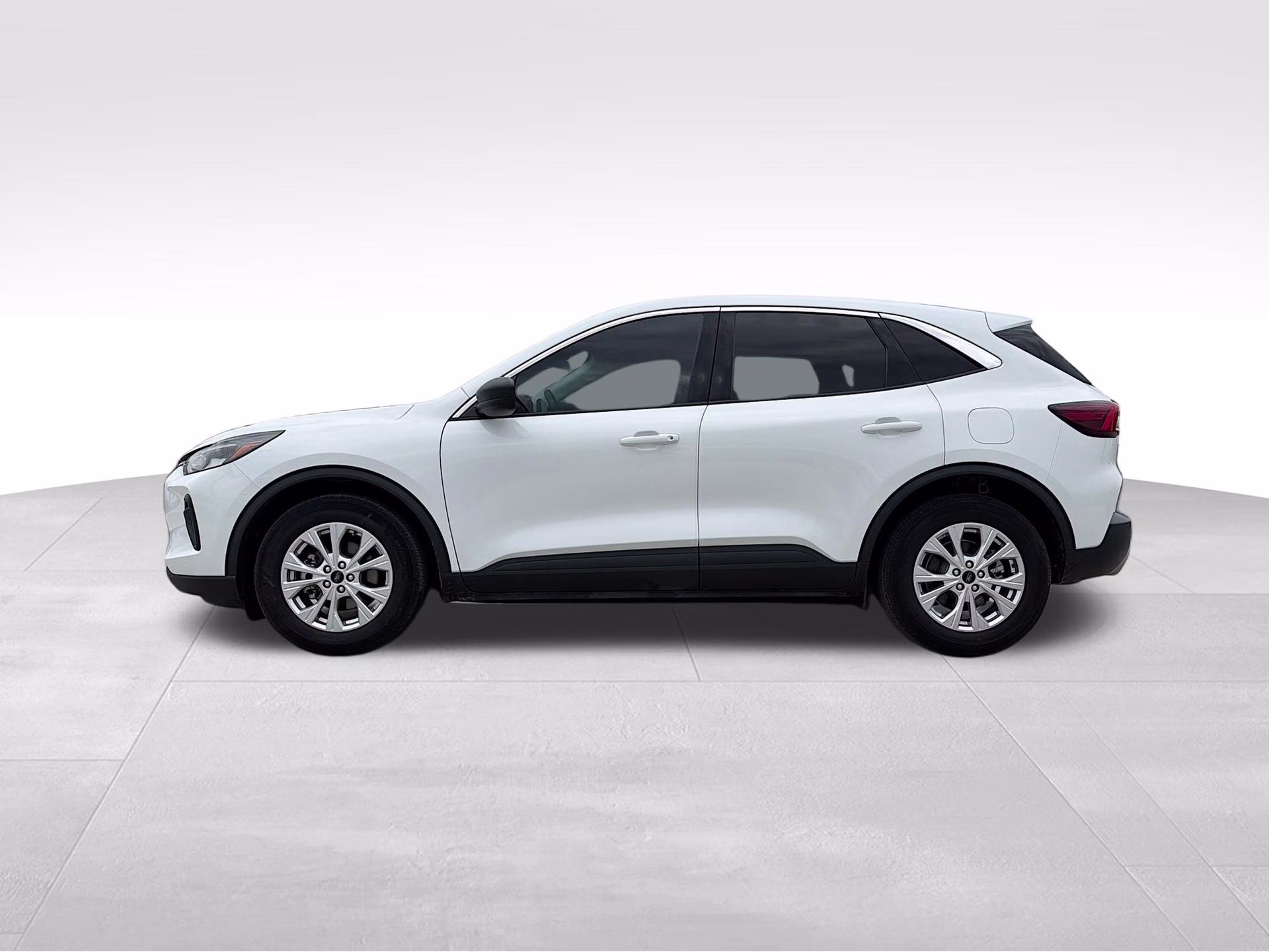 2024 Oxford White Ford Escape Active FWD SUV